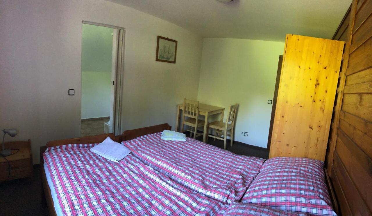 Penzion "Pod Hureckym Vrchem" Prasily Bagian luar foto